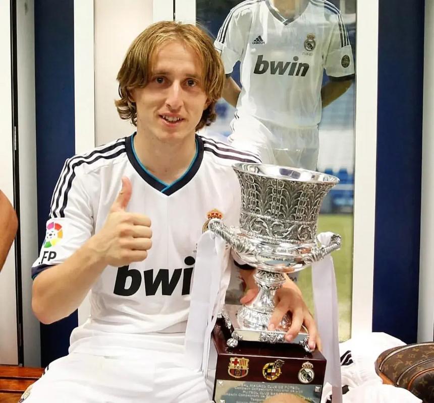 洛杉矶道奇队宣布山本由伸在 2025 赛季对阵巨人投出完封比赛